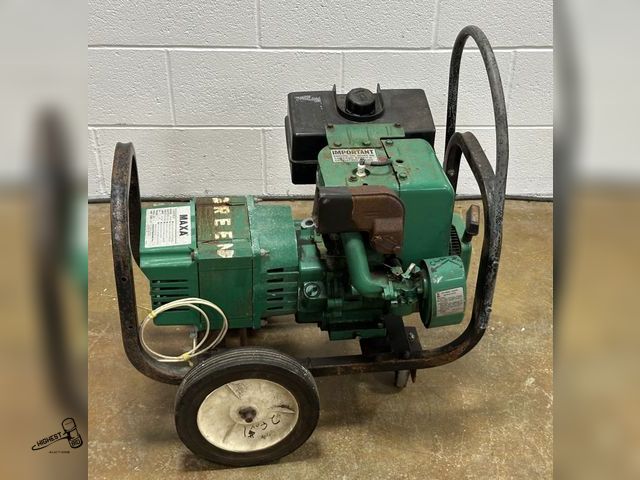 Lot 91-10498 - COLEMAN 524000 4000 WATT GENERATOR WITH TECUMSEH MOTOR COULD NOT GET TO START DOES TURN OVER
