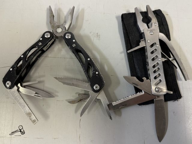 Lot 91-7781 - 2 MULTI KNIFE TOOLS