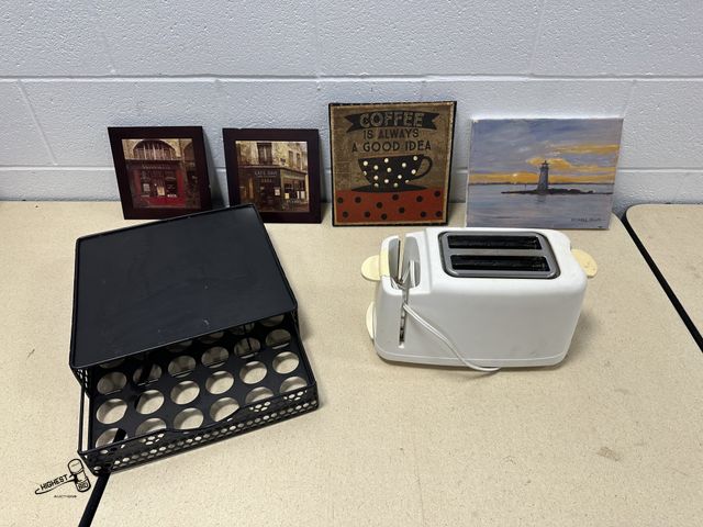 Lot 91-9471 - KEURIG CONTAINER HOLDER - TOASTER &amp; PICTURES