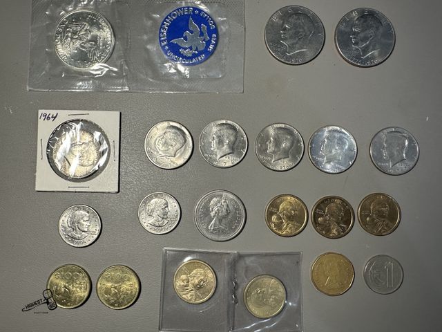 Lot 91-6905 - 1972 UNCIRCULATED EISENHOWER SILVER DOLLAR AND 2 1776-1976 EISENHOWER BICENTENNIAL DOLLAR COINS WITH...