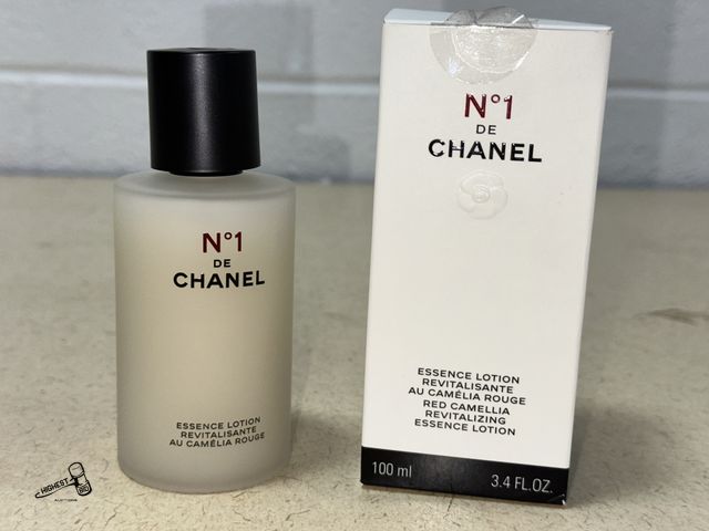 Lot 91-9813 - New MSRP $130 N°1 DE CHANEL REVITALIZING ESSENCE LOTION 3.4 FL OZ
