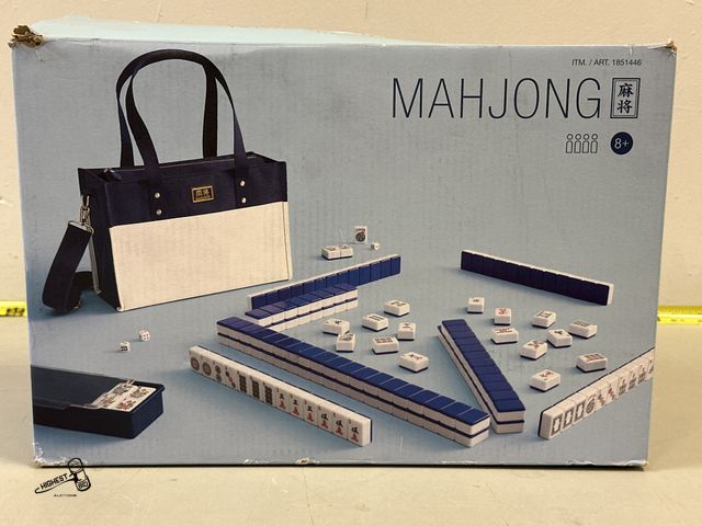 Lot 91-9300 - MAHJONG GAME SET - DICE - 166 MAHJONG TILES - 4 TILE TRAYS WITH LIDS INCLUDES TOTE BAG WITH SHOULDER...