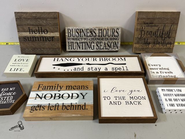 Lot 91-8349 - New 10 WOODEN HOME DECOR SIGNS