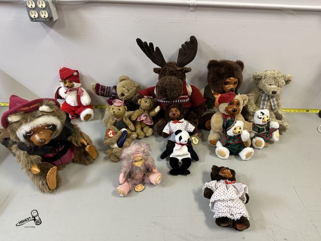 Lot 91-7427 - 16 BEARS - MOST ARE RAIKES BEARS LIMITED NUMBER MADE AND MORE