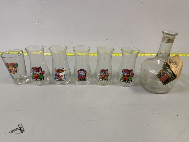 Lot 91-8824 - VINTAGE JACK DANIELS " TRIBUTE TO TENNESSEE " WHISKEY DECANTER WITH 6 CLOCTORS GLASSES FROM RED LOBS...