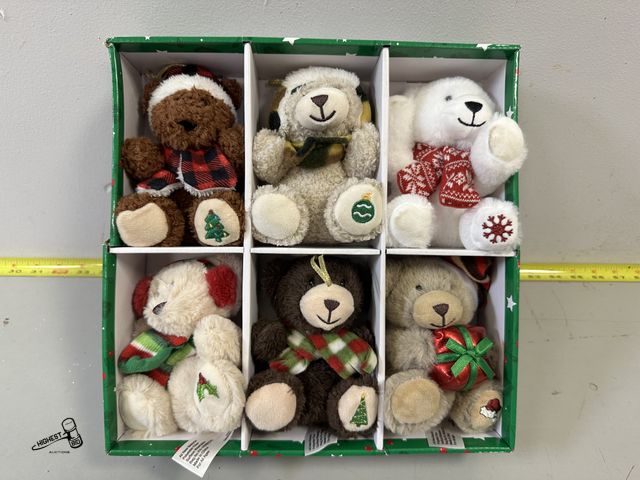Lot 91-7220 - New 6 piece plush ornament set