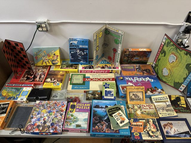 Lot 91-8172 - BOARD GAMES &amp; PUZZLES