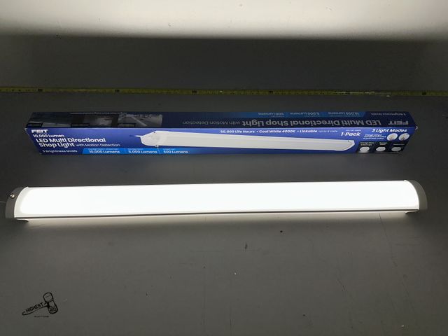 Lot 91-8721 - 10,000 LUMEN LED MULTI DIRECTIONAL SHOP LIGHT WITH MOTION DETECTION - 3 BRIGHTNESS LEVELS - DOWNLIGH...