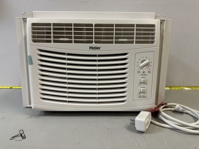 Lot 91-9730 - HAIER HWF05CL-L Window AC Unit 5,000 BTU WINDOW AIR CONDITIONER