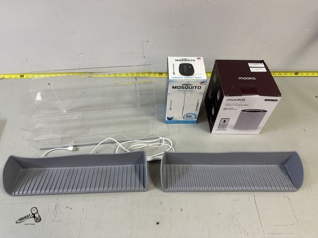Lot 91-10192 - MISCELLANEOUS LOT: CLEAR 3 TEIR TABLE SHELF GOOD FOR BEAUTY PRODUCTS, 2 SILICON SHELFS FOR SHOWER, M...
