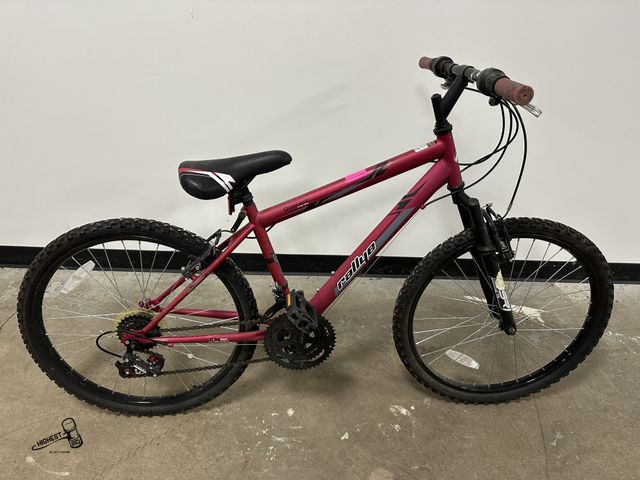 Lot 91-7880 - RALLYE DESCENT 24" 18 SPEED BIKE WITH FRON SUSPENSION