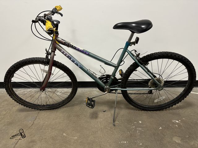 Lot 91-7905 - HUFFY WILDRIVER 26" 18 SPEED BIKE