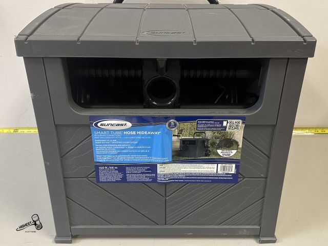Lot 91-9372 - MSRP $ 89.99 SUNCAST SMART TUBE HOSE HIDEAWAY HOLDS UPTO 150FT OF 5/8" HOSE