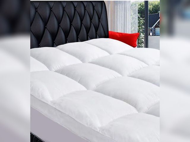 Lot 96-190625 - Mattress topper, size unknown, used