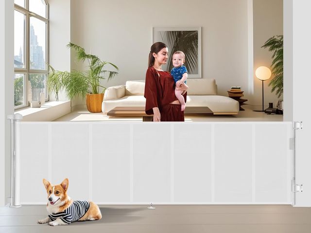 Lot 96-181681 - 150 inch Retractable Baby Gates 34 inch Tall, Retractable Gate with Reinforced Strip Design to Preve...