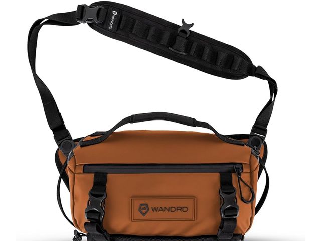 Lot 96-171123 - WANDRD ROGUE V1 9L Sling: Compact Camera Sling and Crossbody Bag with Fast Access, 3-Way Carry– Ligh...