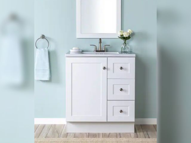 Lot 96-211431 - Glacier Bay
Bannister 31 in. Single Sink White Bath Vanity with Granite-Look Colorpoint White Cultur...