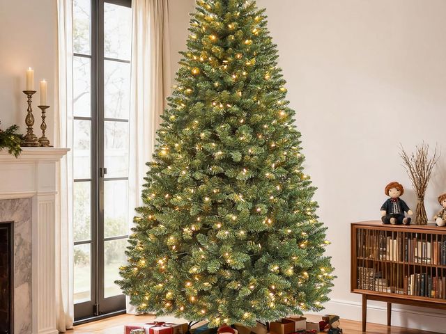 Lot 96-177333 - Approx. 6 Ft Prelit Artificial Christmas Tree
open untested 
may vary from picture