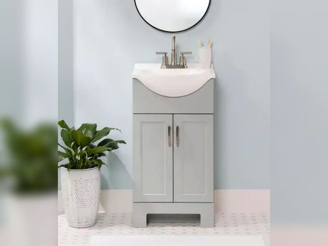Lot 96-188882 - Glacier Bay
Weldon 18 in. Single Sink Pearl Gray Bath Vanity with White Cultured Marble Top (Assembl...