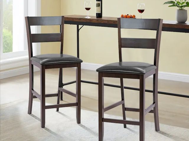 Lot 96-197371 - Costway 2-Pieces Bar Stools Counter Height Chairs w/ PU Leather Seat 
New
MSRP $135.00
