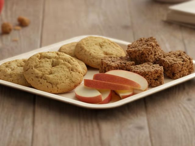 Lot 96-190267 - ECO SOUL Palm Leaf Plates 7" &amp; 10" Square (50 Count 25 of each) - Disposable, Eco-Friendly, Biod...