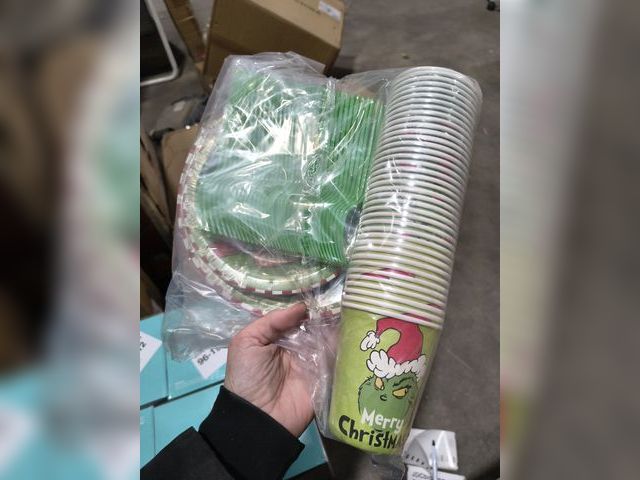 Lot 96-194914 - Pack of 4 Teanmligh 88 Pcs disposable Christmas cartoon paper cups for holiday party supplies
New