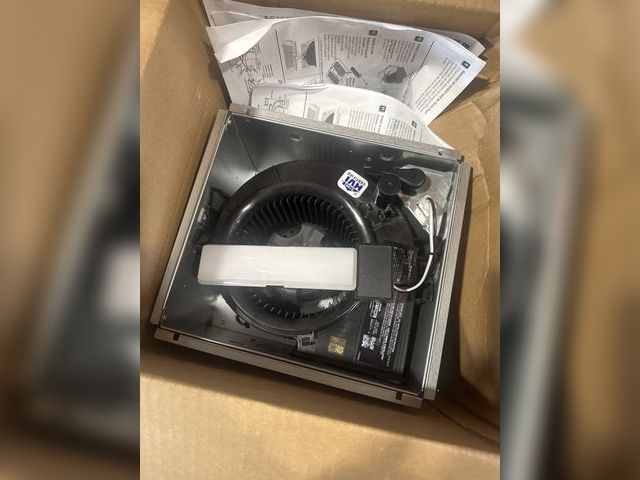 Lot 96-164875 - Broan-NuTone
ARN110LKVV: SurfaceShield 110 CFM Bathroom Exhaust Vent Fan w/ LED and Vyv Antimicrobia...