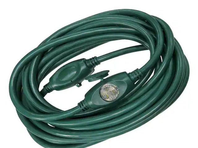 Lot 96-190548 - HDX 25 ft. 14/3 3 Outlet Extension Cord, Green new