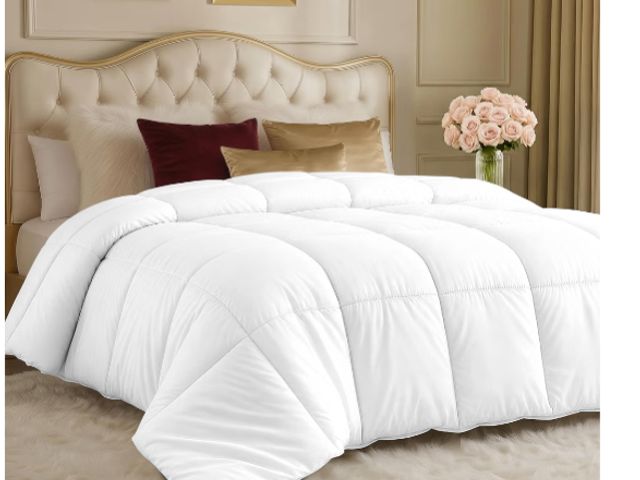 Lot 96-230533 - Bedding Duvet Insert, Comforter Queen Size 88 x 88 Inches New