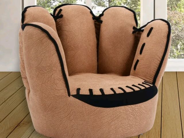 Lot 96-227592 - Kids Armrest Sofa Five Finger Children Leisure Upholstered Chair
New