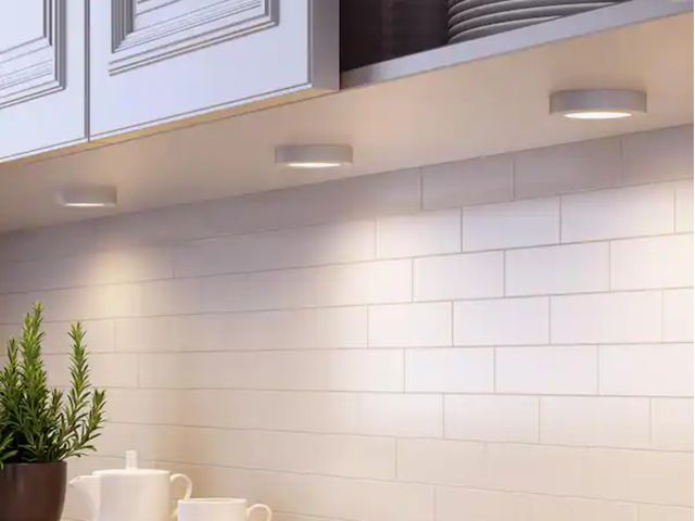 Lot 96-181765 - Commercial Electric
3-Light LED White AC Puck Light Kit
New