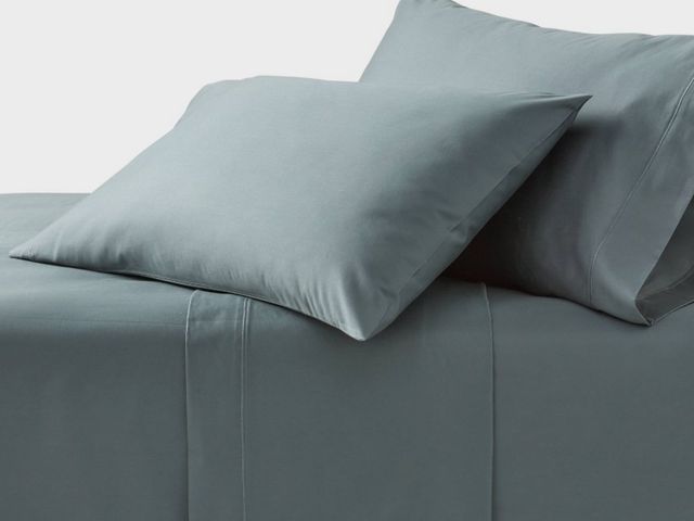Lot 96-165850 - 800 Thread Count Hotel Sateen Sheet Set King Size 

New. Actual item color varies