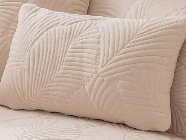 Lot 96-173344 - Coop Decorative Queen Size Pillow with Removable cover
Unused