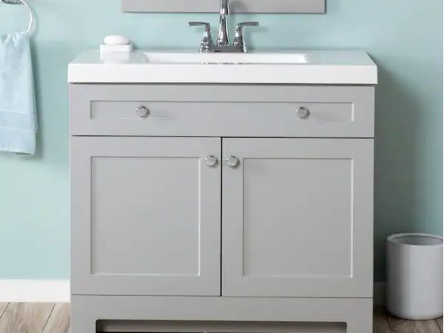 Lot 96-198378 - Glacier Bay
Everdean 37 in. Single Sink Pearl Gray Bath Vanity with White Cultured Marble Top (Assem...