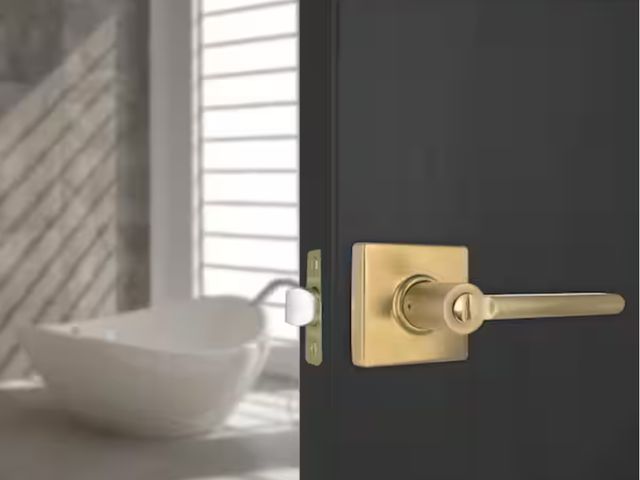 Lot 96-163034 - Defiant 
Tonebridge Brushed Gold Bed/Bath Door Lever with Square Rose New