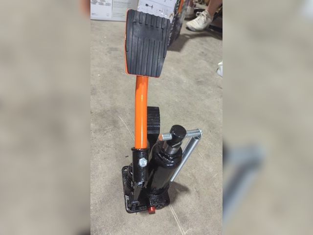 Lot 96-162744 - Appears to be a Bottle Jack, unsure of exact model, New