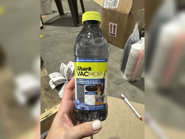 Lot 96-182352 - Shark Vacmop Solution 

New