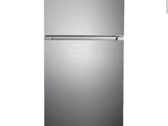 Lot 96-174332 - KENMORE
33 in. Wide 20.4 cu. ft. Top Freezer Refrigerator in Fingerprint Resistant Stainless Steel w...