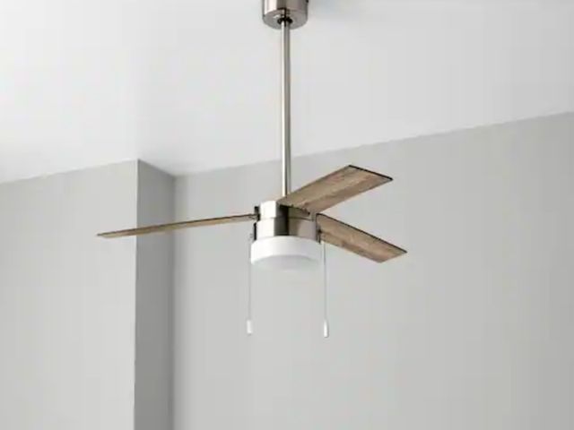 Lot 96-192652 - Hampton Bay
Montgomery II 44 in. Indoor Brushed Nickel Ceiling Fan with Light Kit
New
