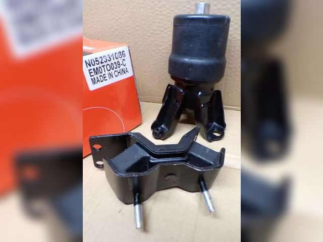 Lot 96-166466 - For 1997-2001 Toyota Camry Engine Mount and Transmission Mount Kit EM0TO039-C
New