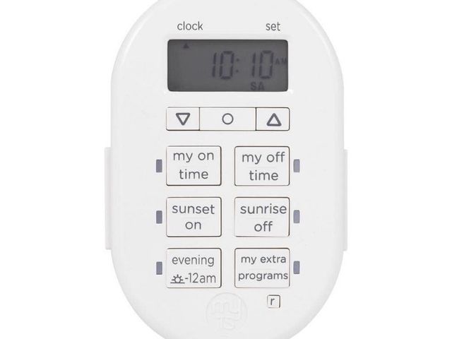 Lot 96-211931 - myTouchSmart 7-Day Programmable Indoor PlugIn Digital Timer
New
