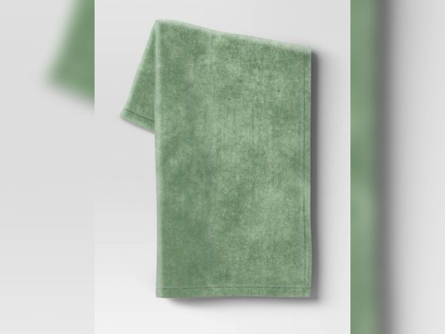 Lot 96-157493 - Blanket, Machine Washable, 50x60 inches
New