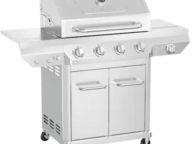Lot 96-213922 - Nexgrill
4 Burner Stainless Steel Propane Gas Grill with Side Burner
Open box 
Unused 
Has major den...