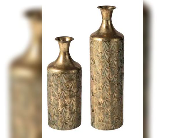 Lot 96-189108 - Glitzhome
Metal Antique Gold Gingko Floor Vases Set of 2
New