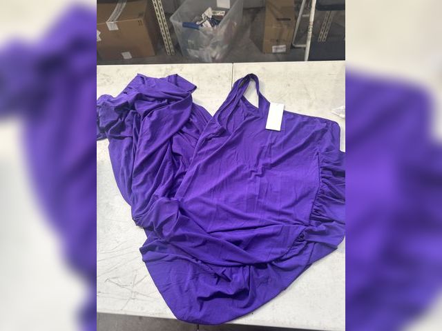 Lot 96-166249 - Women’s One Shoulder Dress Size L

New.