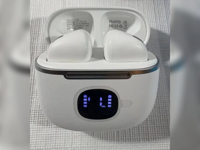 Lot 96-233011 - S28 True Wireless Bluetooth Earbuds W/ LED Digital Display Charging Case Whit - Electronics Used Unt...