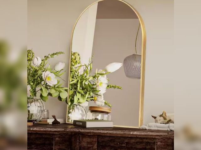 Lot 96-163565 - 24 in. W x 36 in. H Gold Vanity Arched Wall Mirror Aluminum Alloy Frame Bathroom Mirror

MSRP $140

...