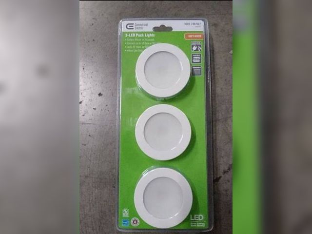 Lot 96-176217 - Commercial Electric (4-pack) Of 3-led Puck Lights Soft White New