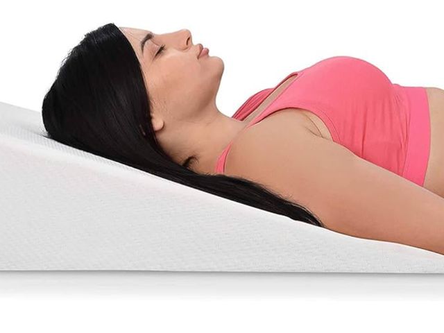 Lot 96-211465 - Bed Wedge Pillow With Memory Foam Top 7.5in - Ideal For Comfortable, Restful Sleeping - Wedge Pillow...