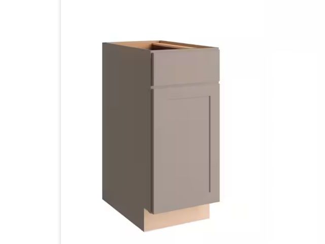 Lot 96-166104 - Hampton Bay
Courtland 15 in. W x 24 in. D x 34.5 in. H Assembled Shaker Base Kitchen Cabinet in Ster...